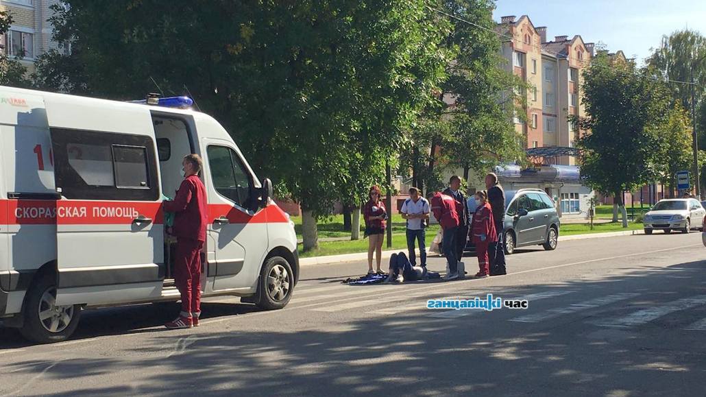 В Ганцевичах на пешеходном переходе автомобиль сбил женщину