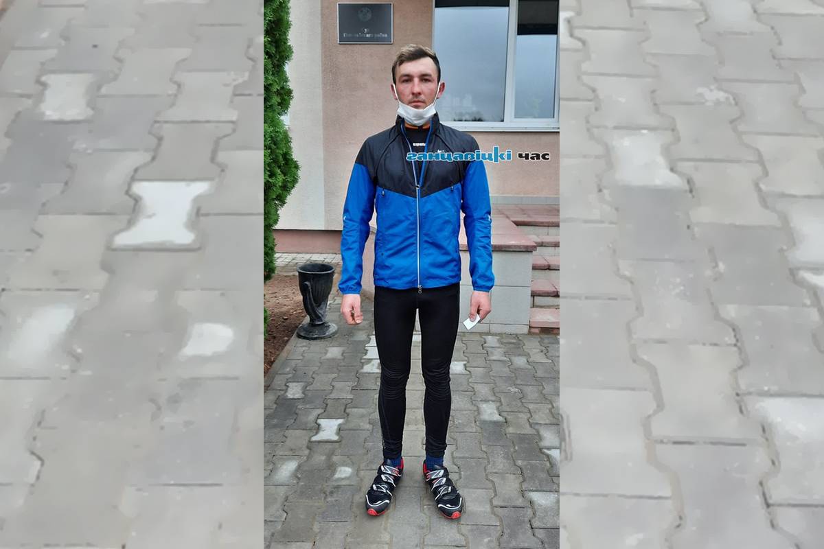 Василий Ильюкевич у здания суда