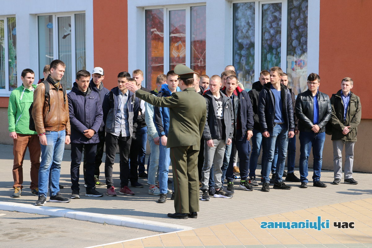 В Беларуси начинается отправка призывников в армию