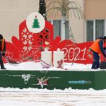 Главную сцену новогодних праздников готовят к демонтажу / фото: Сергей Багров
