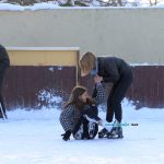 Урок физкультуры на катке средней школы №1 и гимназии / фото: Сергей Багров