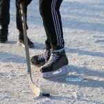 Урок физкультуры на катке средней школы №1 и гимназии / фото: Сергей Багров