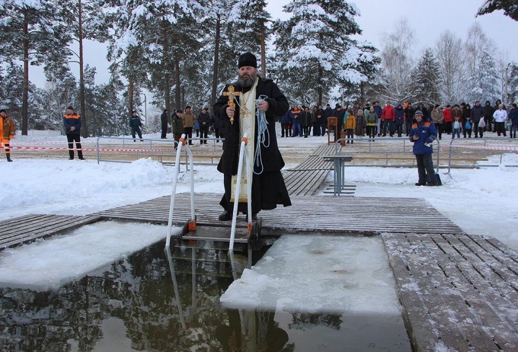 Православные верующие празднуют Крещение Господне