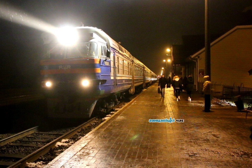 По дороге из Бреста в Минск поезд опоздал на несколько часов.