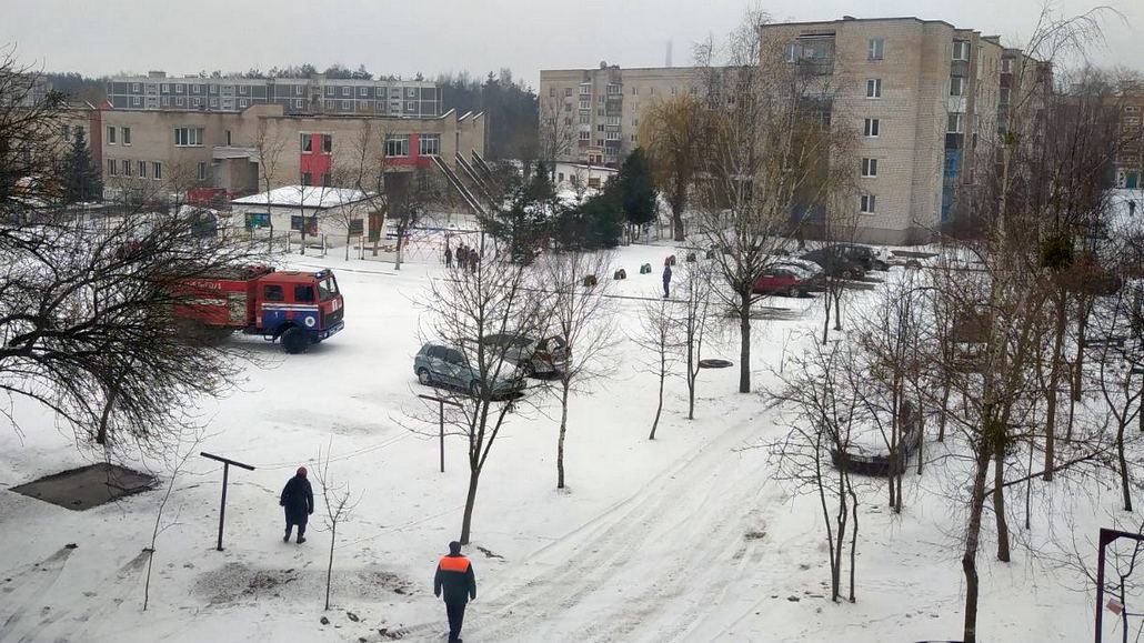 Спасатели отрабатывали условный пожар в детском саду №1