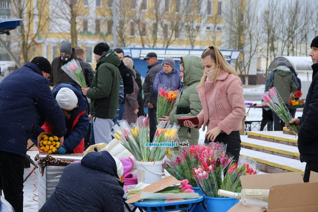 На 8 марта в Ганцевичах ажиотаж на тюльпаны