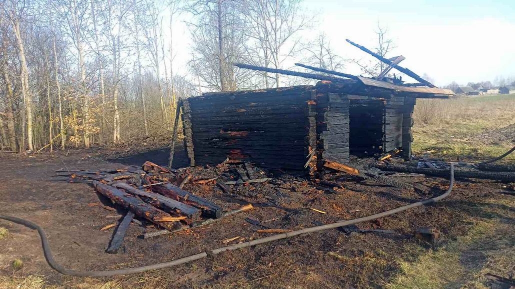 В деревне Люсино сгорела хозпостройка