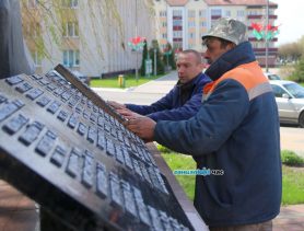 В центре Ганцевичей заканчивают ремонт братской могилы