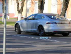 В Ганцевичах заметили электромобиль Tesla