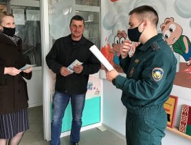 Ганцевичские спасатели провели акцию и просили родителей не оставлять детей одних