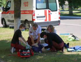 На улице в Ганцевичах медработники боролись за жизнь мужчины