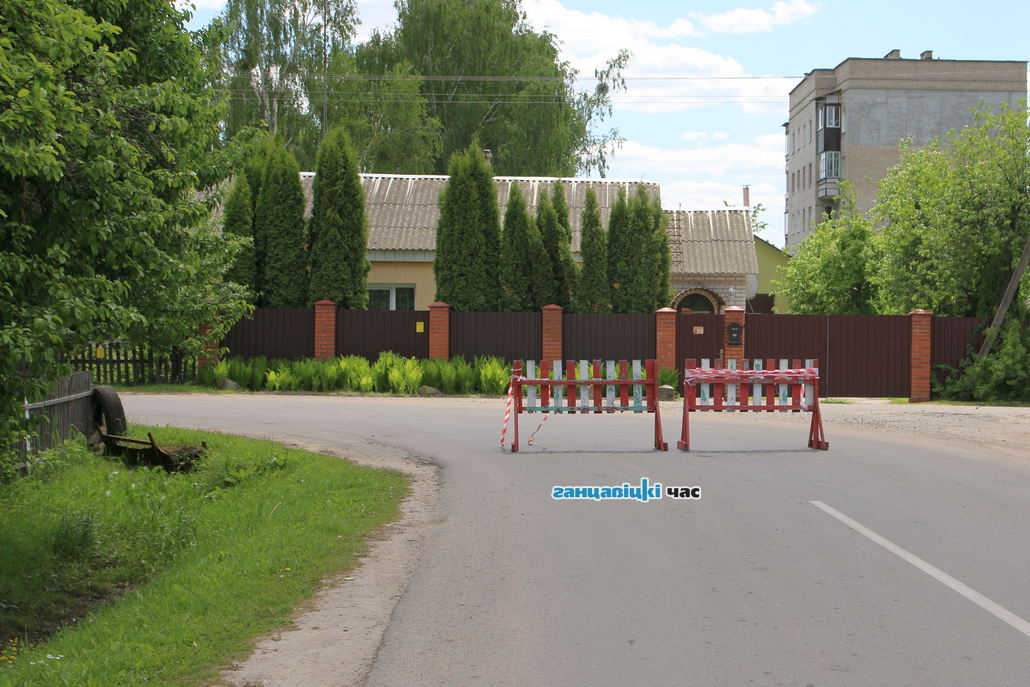 В Ганцевичах работники ЖКХ оперативно устранили порыв трубы