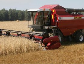 Хозяйства Ганцевичского района закупают новые комбайны
