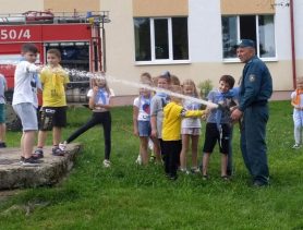 Пожарную эстафету в лагере для детей провели ганцевичские спасатели