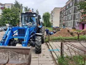 В Ганцевичах на улице Строителей планово меняют трубы