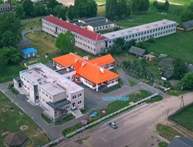 В Мальковичах появилась новая дорожка и уличные тренажеры, а в детском саду №2 — летний амфитеатр