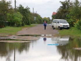 На улице Садовой в Ганцевичах с дождями появляется пруд