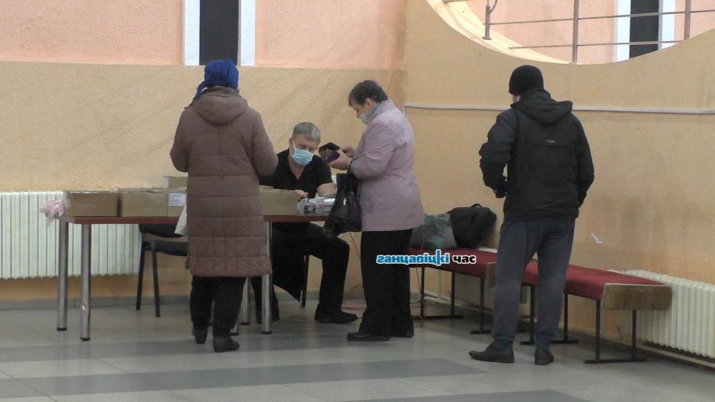 От консультанта покупатели шли на кассу уже с «рецептом», где после оплаты вместе с кассовым чеком получали товар