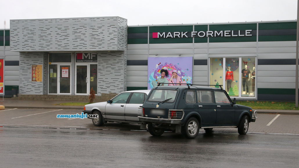 На парковке у 