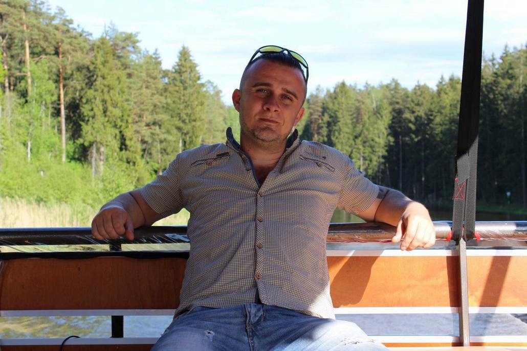Ганцевчанин мастерит поделки из камня и проволоки. Его бонсайки украшают даже кафе в Минске