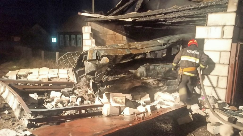 В Ганцевичском районе горел гараж с автомобилем
