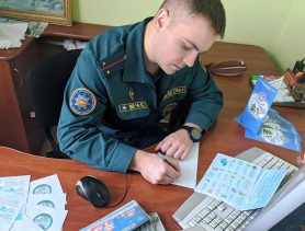 Сюрпризы сельчанам отправили по почте ганцевичские спасатели