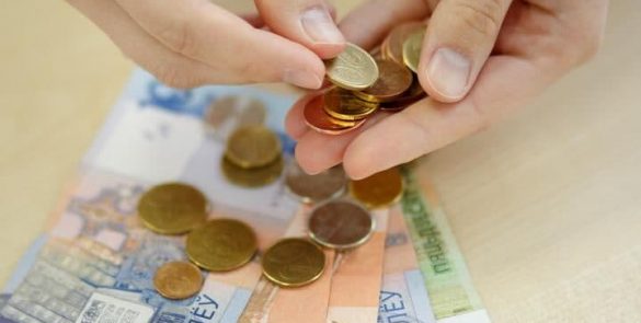 Правительство Беларуси в ближайшее время примет решение о повышении минимальной заработной платы.