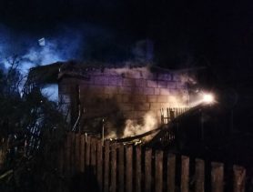 Возле Бреста мужчина залез в чужой сарай и чуть не сгорел