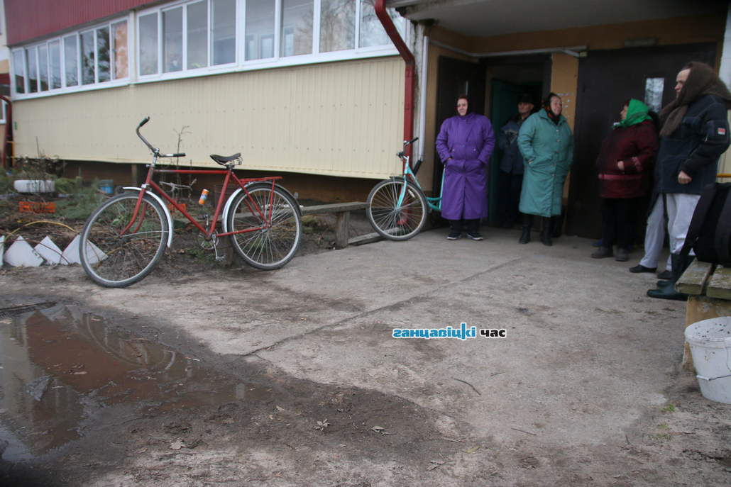 "Помогите нам!": жильцы многоквартирного дома в Ганцевичах просят помощь у коммунальной службы