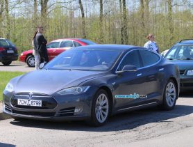 «Ого!»: В Ганцевичах на День Победы заметили электромобиль Tesla