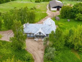 Старинную усадьбу в Ганцевичском районе продают за копейки