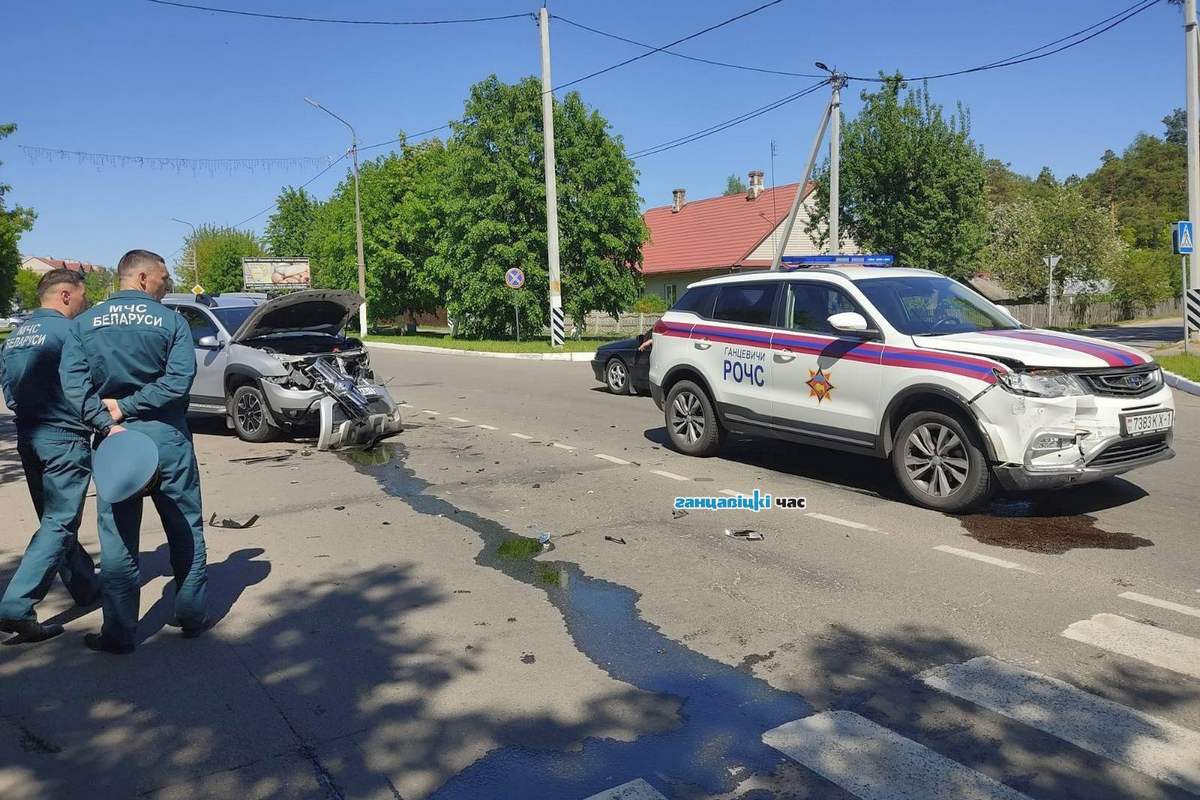 На большой скорости автомобиль спасателей буквально снес перед "французу" / фото: Сергей Багров / ganc-chas.com
