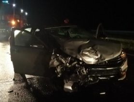 На трассе М1 «Лада» врезалась в микроавтобус на встречной полосе