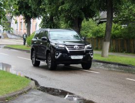Продажи авто у дилеров в Беларуси «стремятся к нулю». Кроме Geely