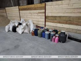 Затарилась внушительно! Жительница Ганцевичского района похитила более 300 литров топлива