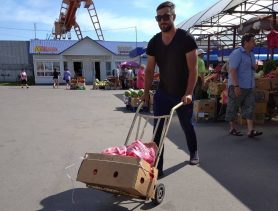 Помидоры берут тачками, а яблоки свои: какие цены на рынках в Ивацевичах, Ганцевичах, Берёзе и Бресте