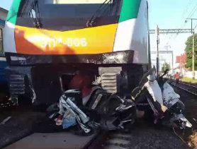 В Ивацевичском районе поезд снёс авто. Парень погиб