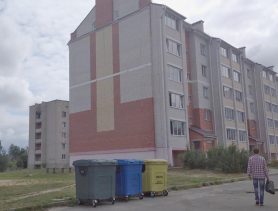 Мусор вместо вторсырья в контейнерах порождает антисанитарию и жалобы