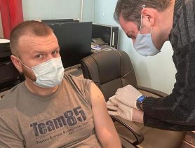 Аляксандр Пазняк расказаў, як атрымаць вакцыну ад COVID у ЗША