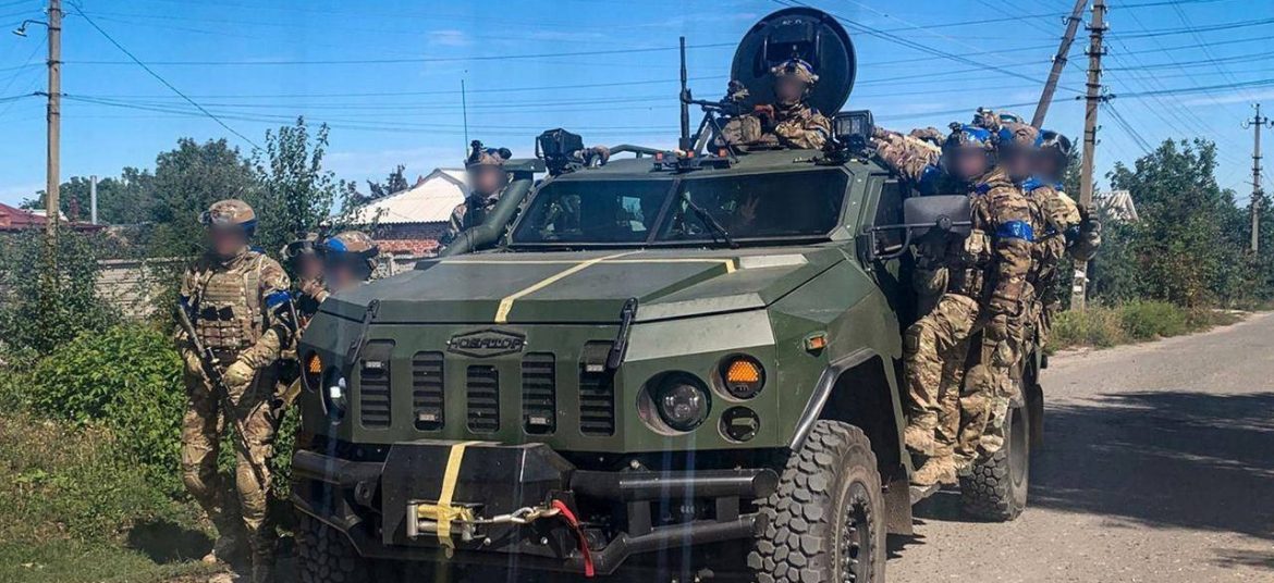 Украинские военные освобождают Харьковскую область