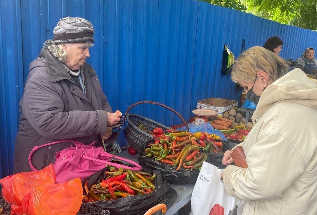 Рыночные цены на перец и помидоры выросли, а покупателей стало меньше. 