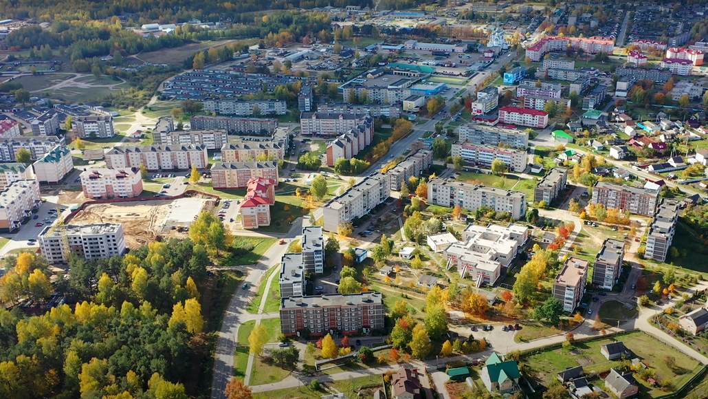 В Ганцевичах в основном продают двух и трёхкомнатные апартаменты / фото: youtube.com
