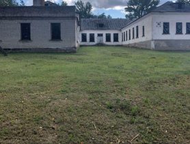 За 32 рубля в Брестской области можно купить сельский клуб, баню, школу или бассейн