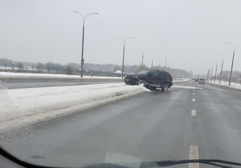 Занесло БМВ х5 в Бресте