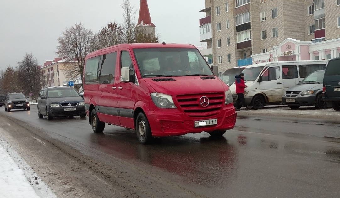 На дорогах Беларуси появляется всё меньше машин от официальных автодилеров