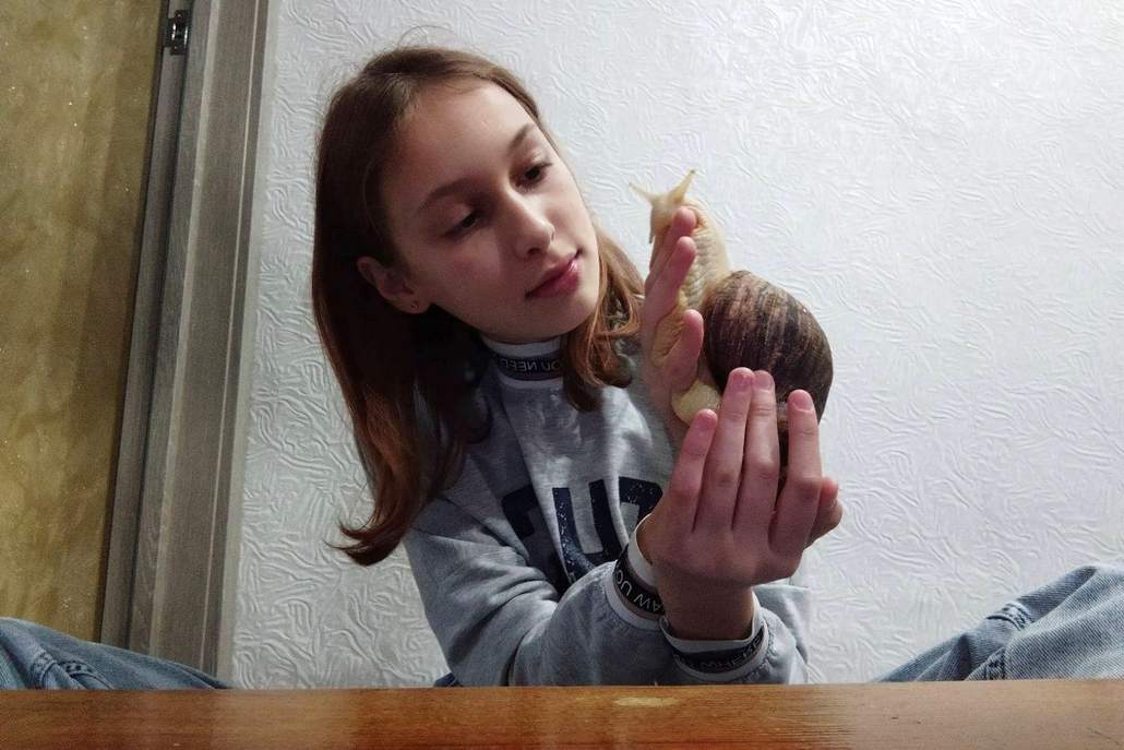 Арина и её улитка Каролина