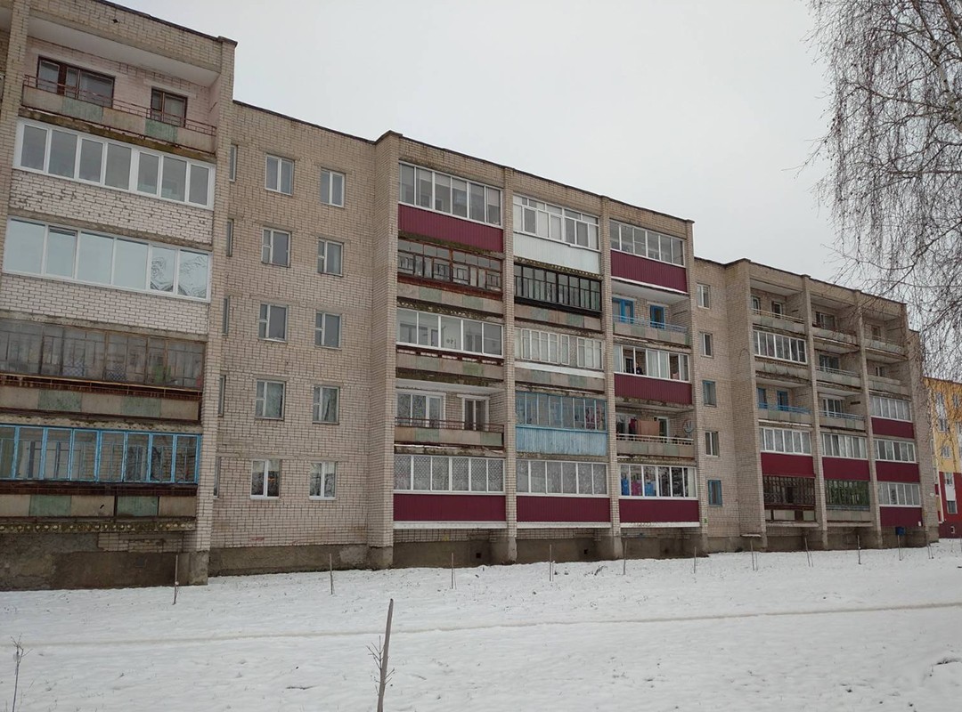 Капитальный ремонт дома по улице Октябрьская, 32 в Ганцевичах запланировано сделать весной 2023 года / фото: Ирины Домарацкой