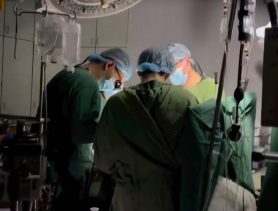 Детей оперировали без света из-за обстрелов. Россия: Украина сама виновата