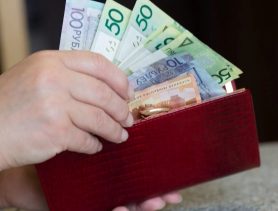 В Беларуси официально упала средняя зарплата: впервые за последние месяцы