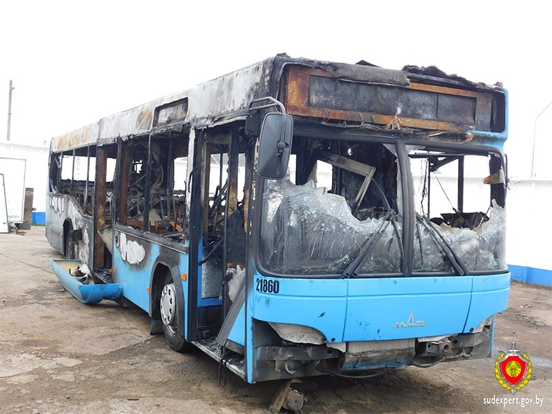 Стало известно, почему загорелся угнанный автобус в Барановичах